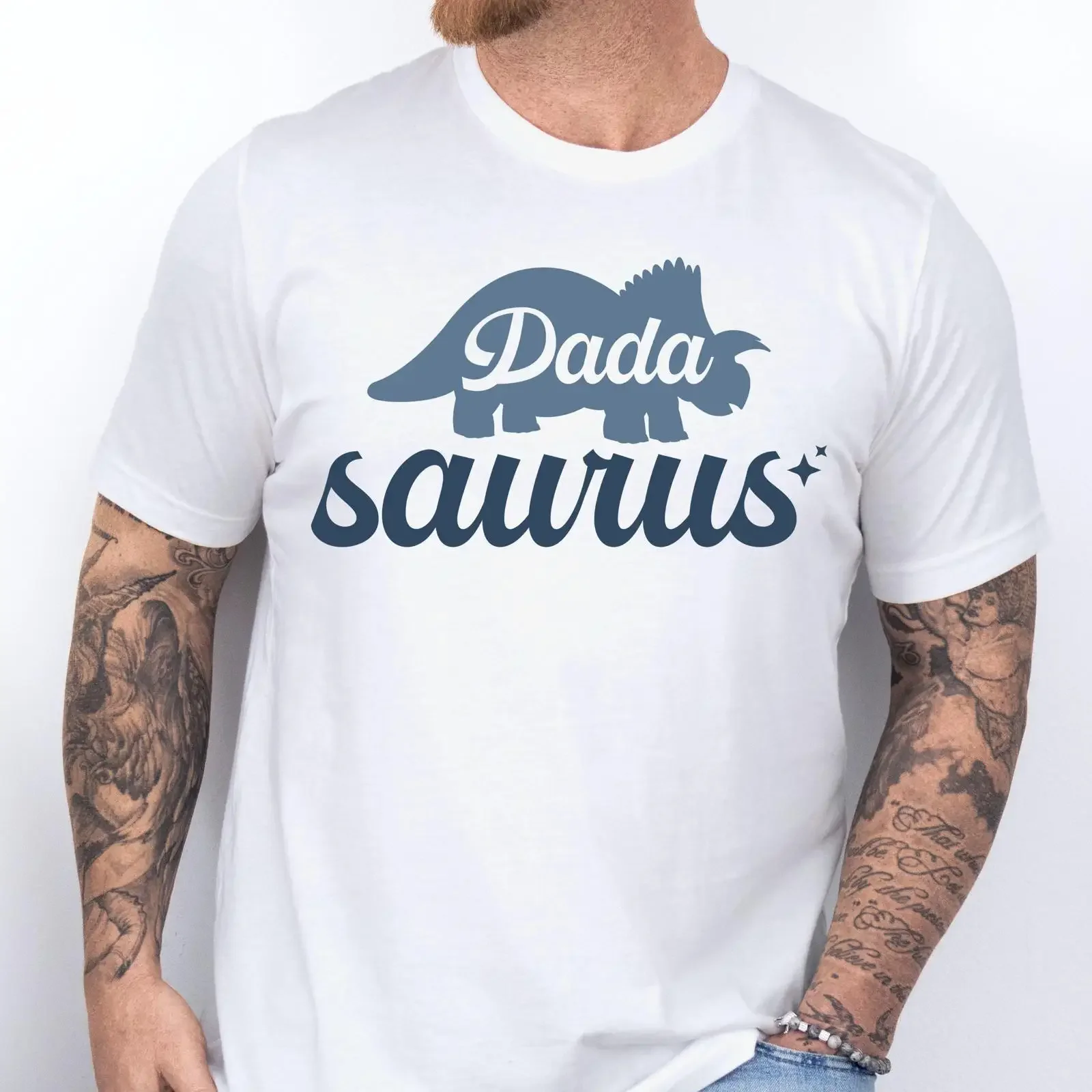 Camiseta Dadasaurus con diseño divertido de Triceratops, para papá dinosaurio, regalo original para el Día del Padre, estilo vintage lavado, gráfico unisex versátil