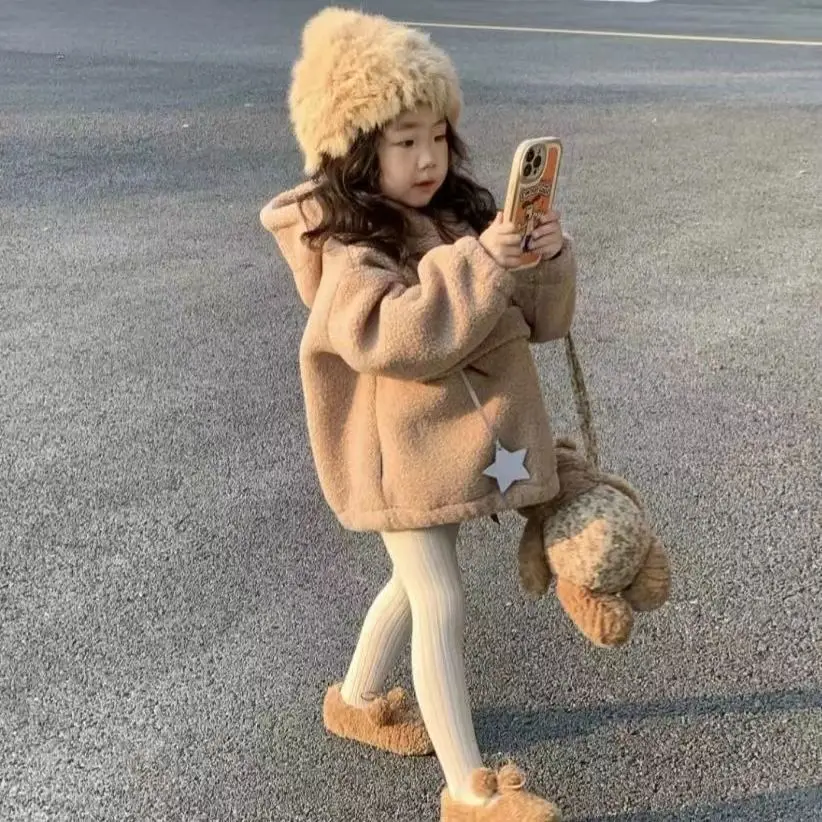 Abbigliamento coreano per bambini per ragazzi e ragazze felpa con cappuccio in Cashmere di agnello per bambini autunno e inverno peluche e Top con