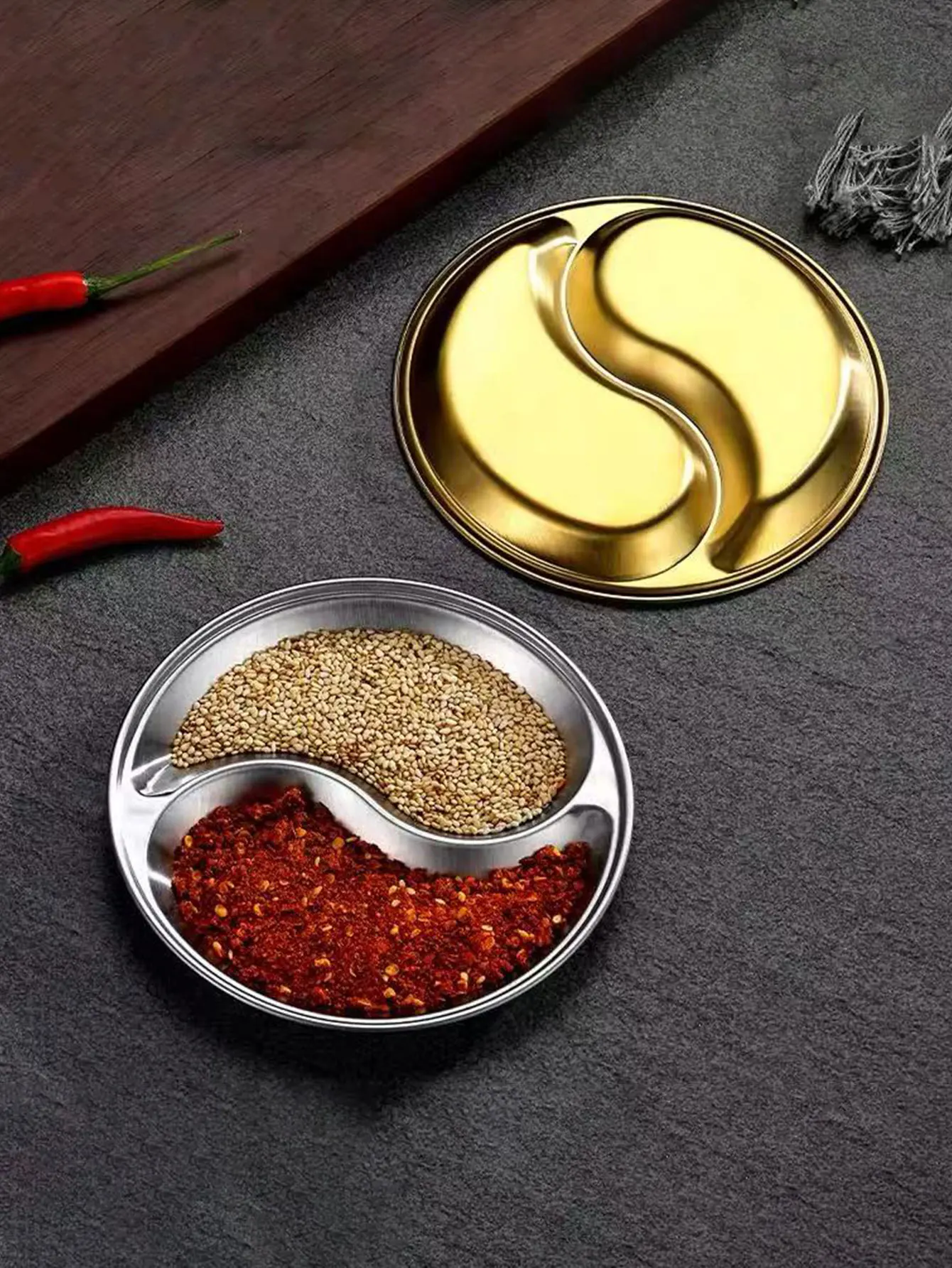 Mini plato redondo pequeño de acero inoxidable con compartimentos, plato para condimentos con múltiples compartimentos, plato para salsa de soja y vinagre, plato para aperitivos, plato para salsas de color plateado, 5 piezas