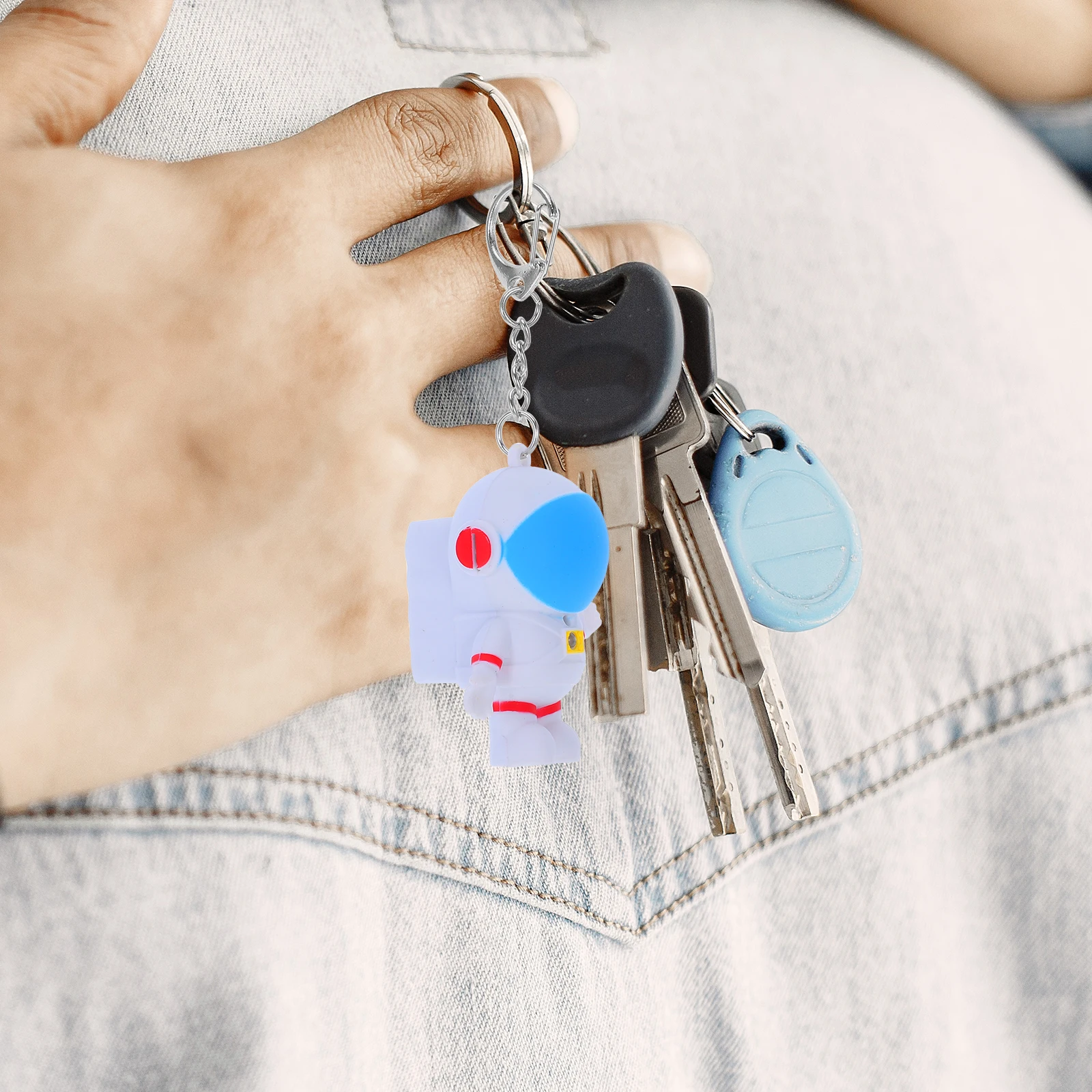 

6Pcs Key Ring Light Flashlight Function Stylish Animal Pattern Ideal for Nurse Badge Lanyard Bag Decoration Keychain Light