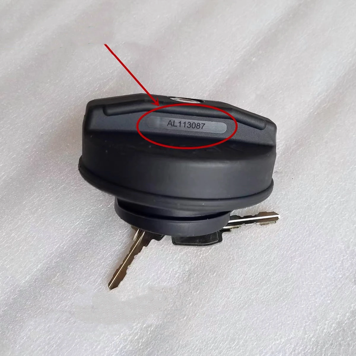 

AL113087 Genuine Oil Cap With Lock Key For John Deere Tractor 904 1204 3B484 1654