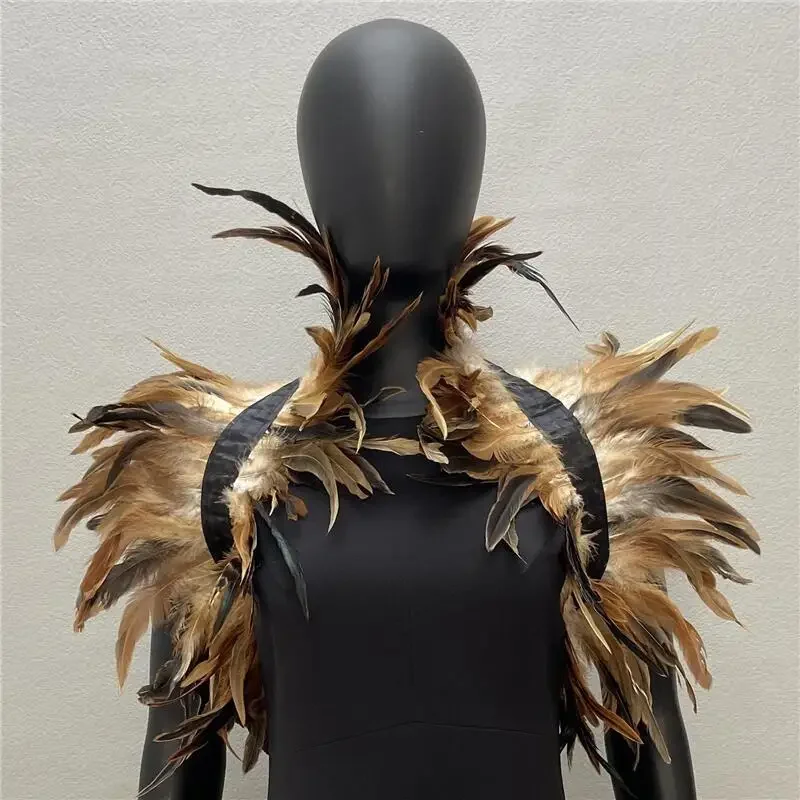 Cape en plumes avec faux col, spectacle de boule, bavoir