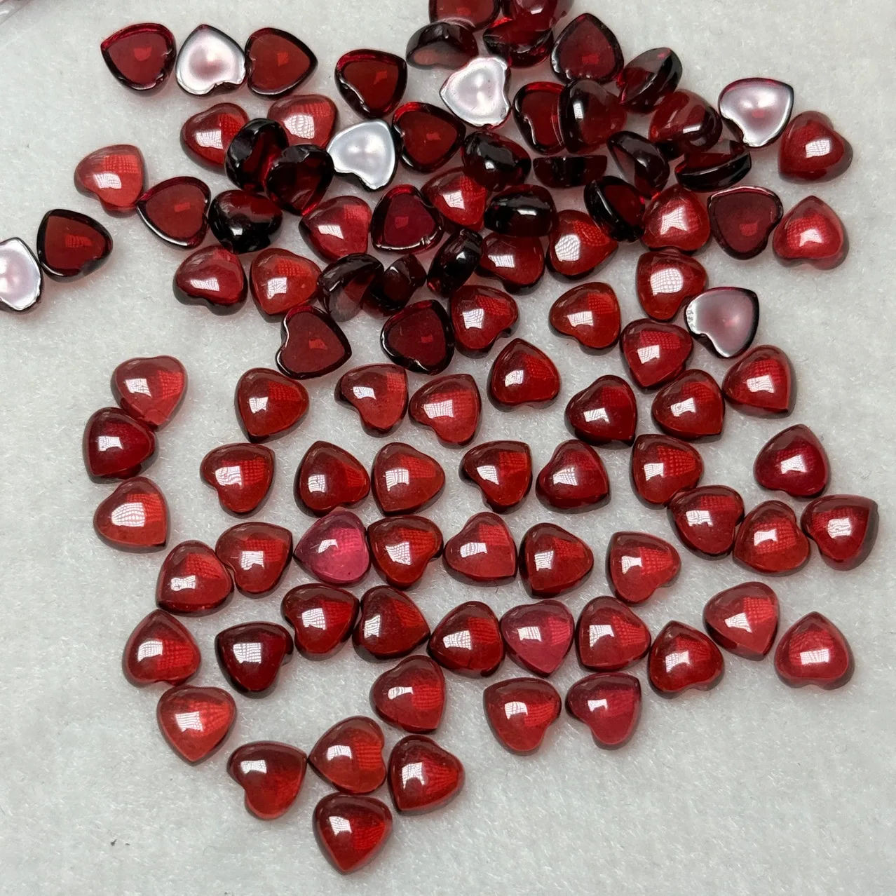 Wholesale 10pcs Natural Garnet Bead Cabochons 6mm Hearts Semi-Precious Gemstone Cabochon Ring Face For Jewelry