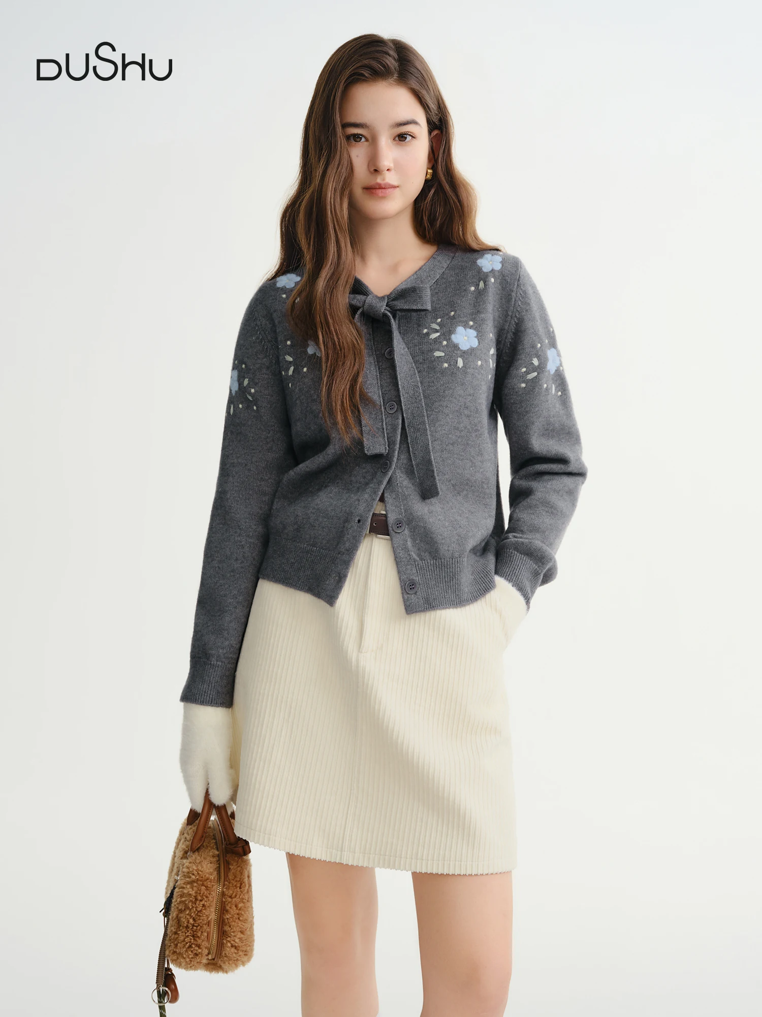 

DUSHU женский вязаный кардиган больших размеров с цветочным принтом, зима 2025, новый садовый свежий свитер в академическом стиле с открытой передней частью, повседневная шикарная одежда