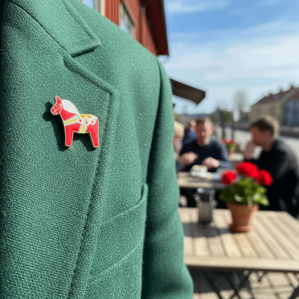 لطيف الكرتون زودياك الحصان بروش الزخرفية رائعة ستيد بروش سبيكة التلبيب دبوس هدية السنة الجديدة