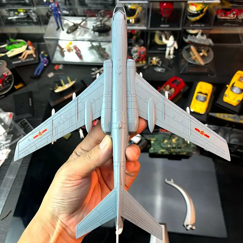 1: 144 alloy aircraft model, Chinese military aircraft series, H-6K bomber finished products, accessories, and alloy brackets