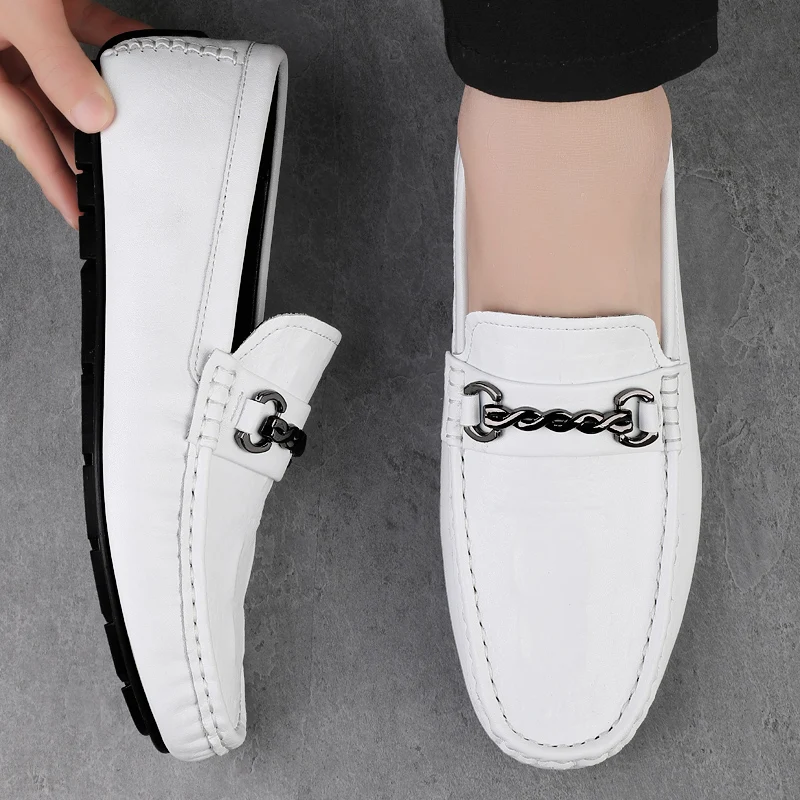 

Spring New Men Metal Chain Decorated Loafers Are Soft Exquisite Comfortable Wrinkled Suitable for Daily Commuting Driving