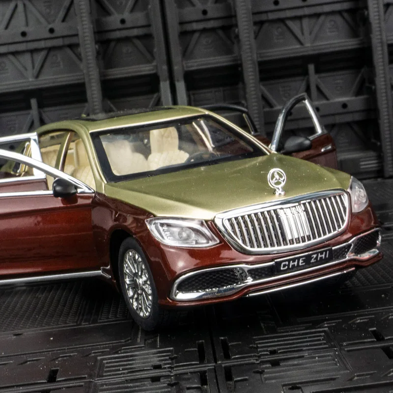 1:24 مرسيدس بنز مايباخ S600 سبيكة نموذج سيارة التراجع الصوتية البصرية لعبة سيارة الصبي هدية عيد ميلاد الباب يمكن فتحها