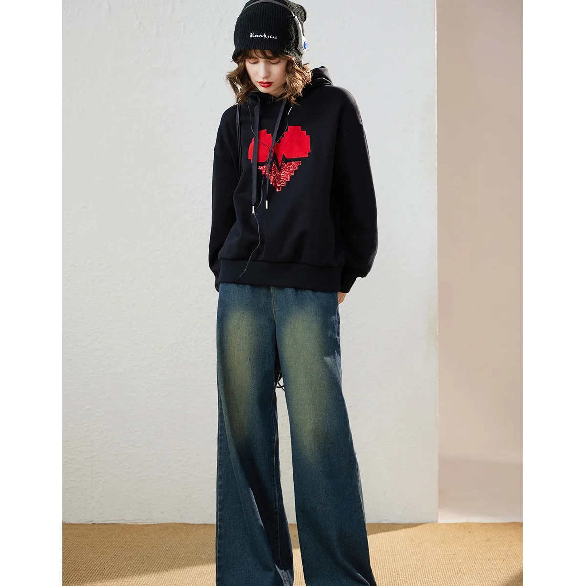 LOUIS YAO New Embroidered Red Heart Loose Women's Hoodie 2025 Winter Drop-shoulder Hoodie Velvet Sweatshirt Trendy Women Top