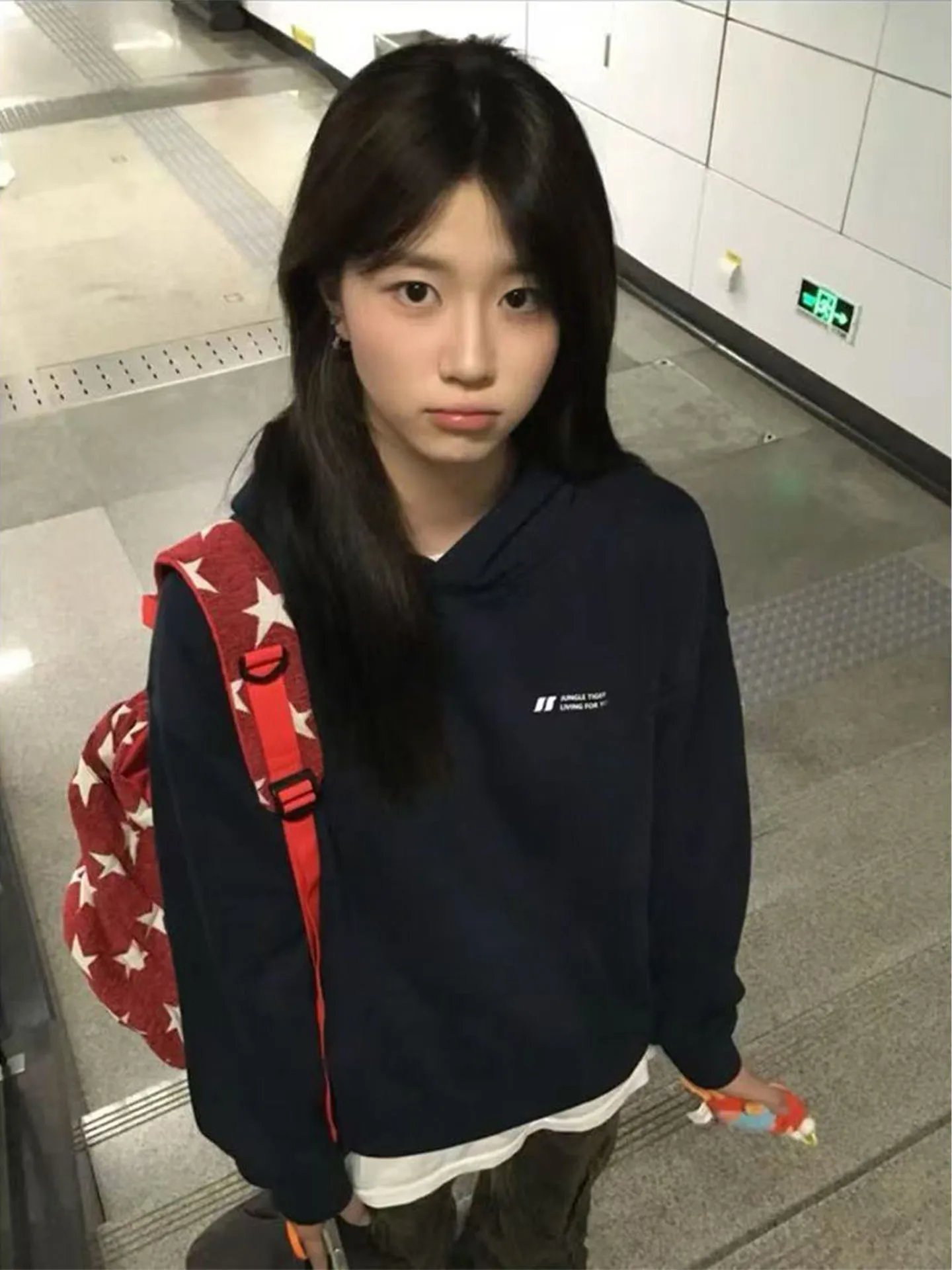 Nuova Felpa con Cappuccio Design Americano 2025, Abbigliamento Autunno Inverno da Donna, Stile Oversize Snellente, Foderata in Pile