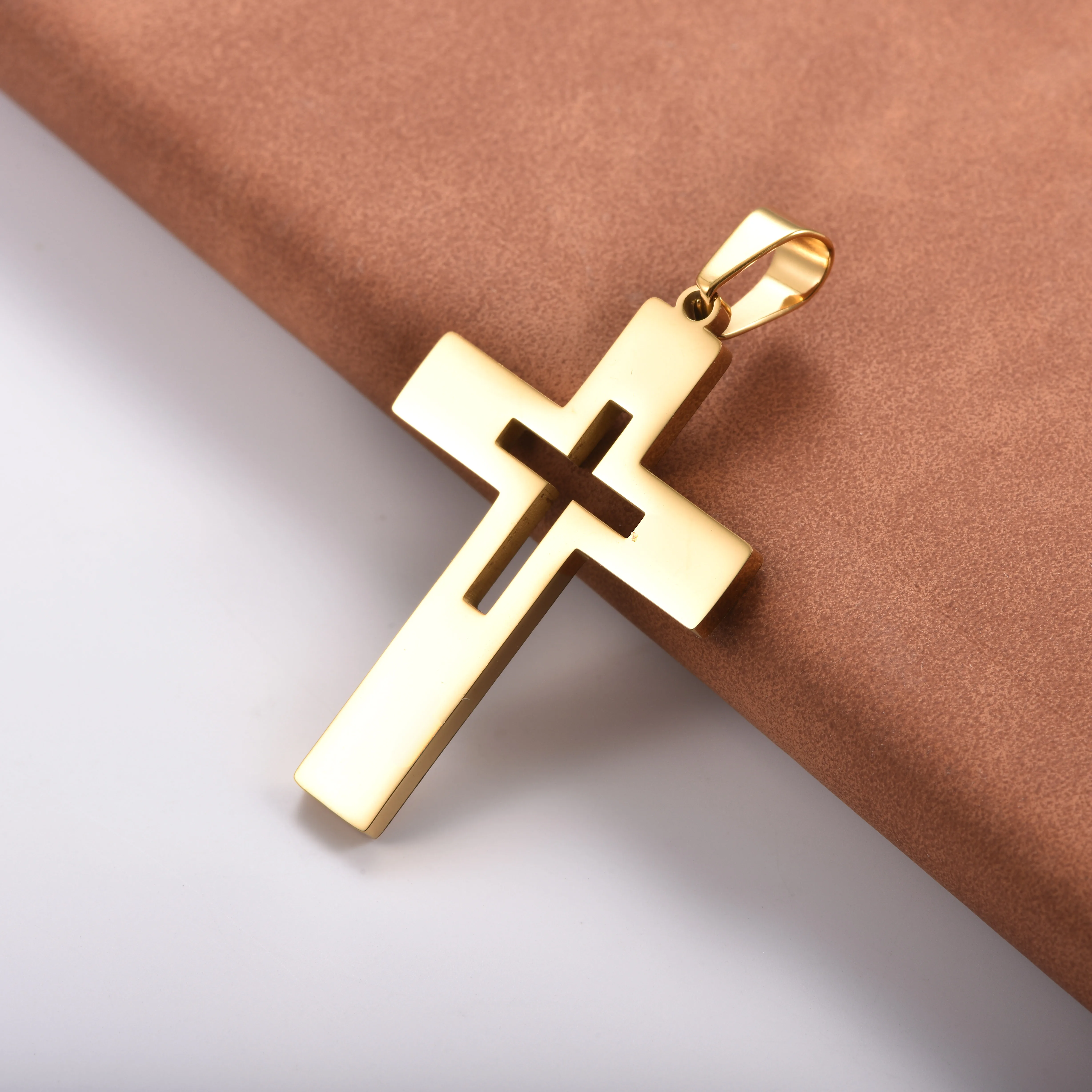 Halskette mit Hohlkreuz-Anhänger aus Edelstahl in Gold, Silber und Schwarz, minimalistischer religiöser Schmuck, Geschenk – Detail 2