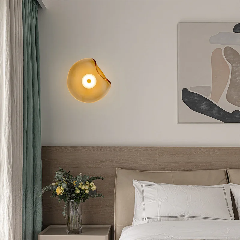 

Irregular glass flying saucer wall lamp, light luxury postmodern, bedside decoration, wall lamp