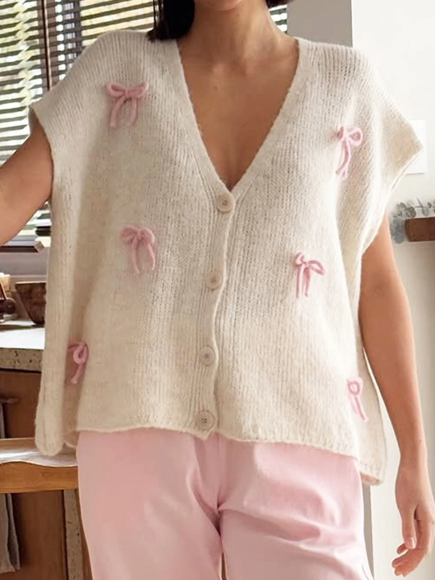 

Вязаный свитер в винтажном стиле с бантом и V-образным вырезом идеально подходит для повседневных летних нарядов и уличной одежды Fashionistas