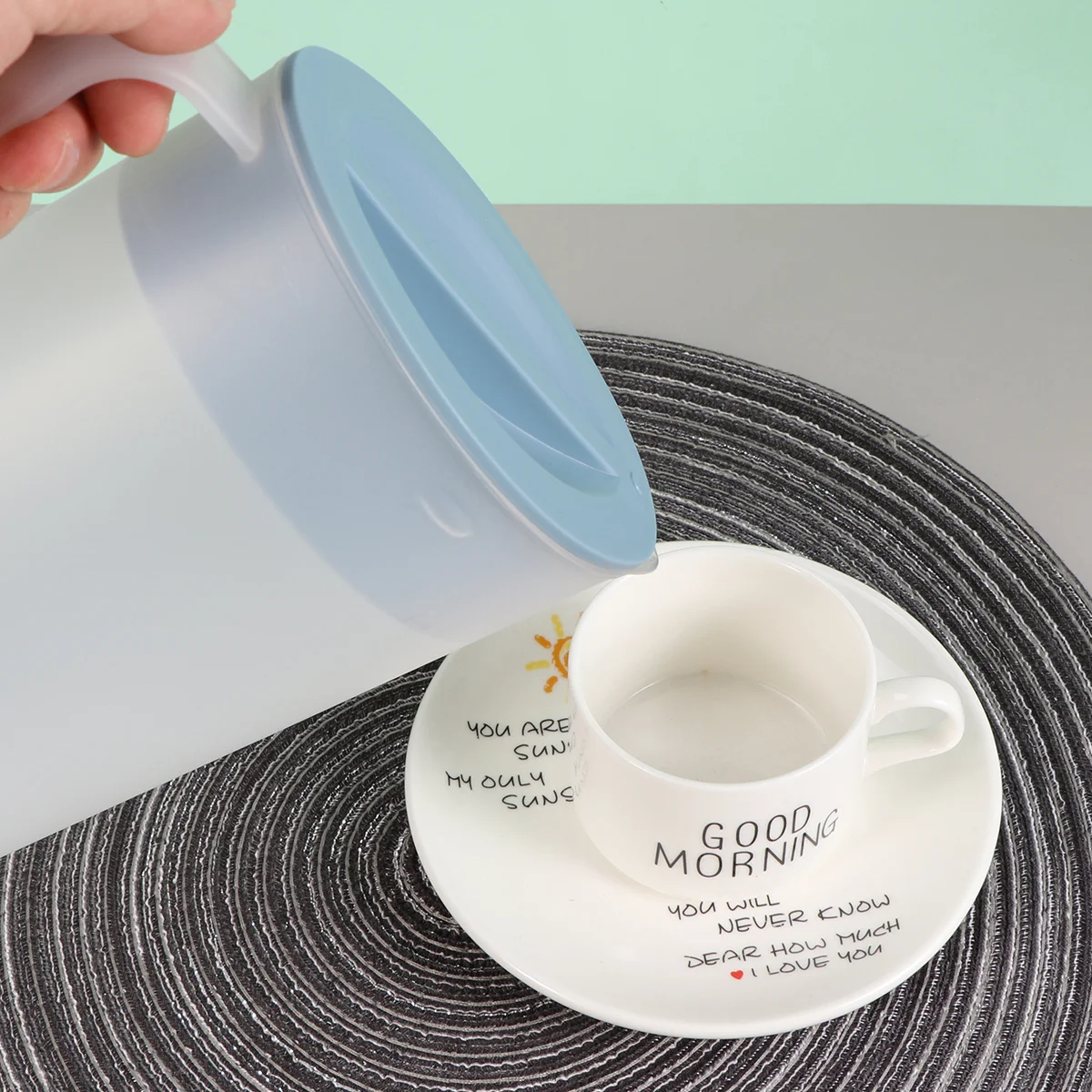 

1.6L Cold Water Pitcher Plastic Juicer Lightweight Large Opening Easy Clean Heat Resistant Beverage Kettle for Home