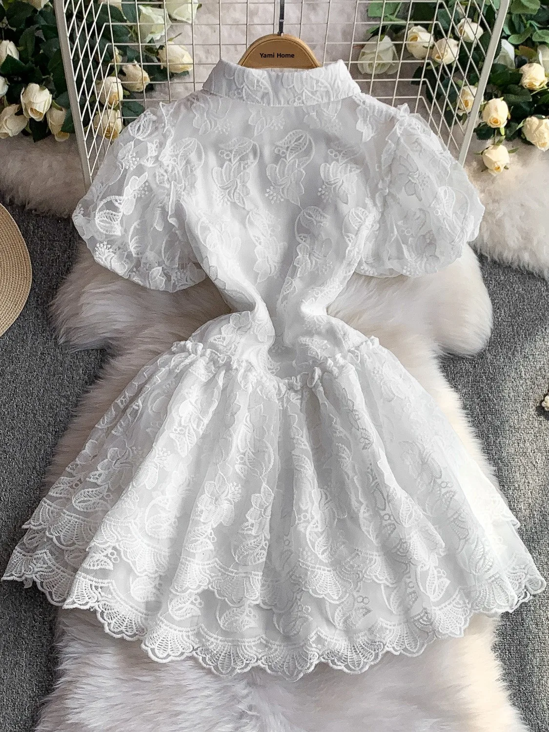 Saia Branca Princesa Fena com Bordado Pesado, Vestido com Mangas de Bolha em Tule, Cintura Ajustada, Saia em Camadas Esti...