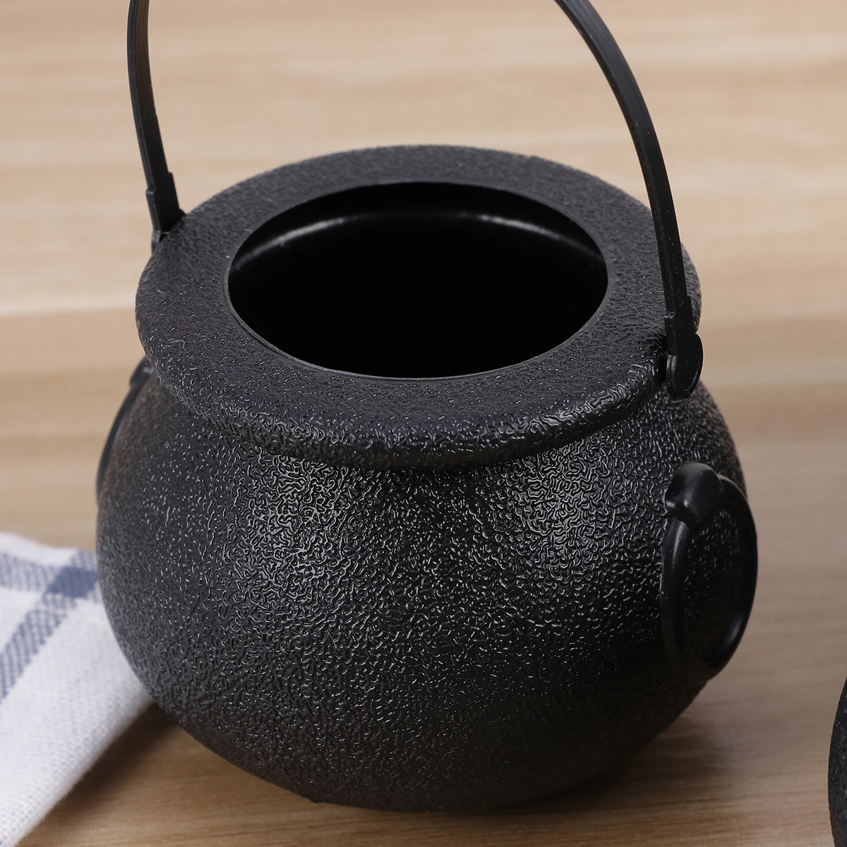 

10pcs Halloween Witches Cauldron Trick Or Treat Candy Basket Halloween Witch Kettles Party Candy Gift Basket Black Witch bucket