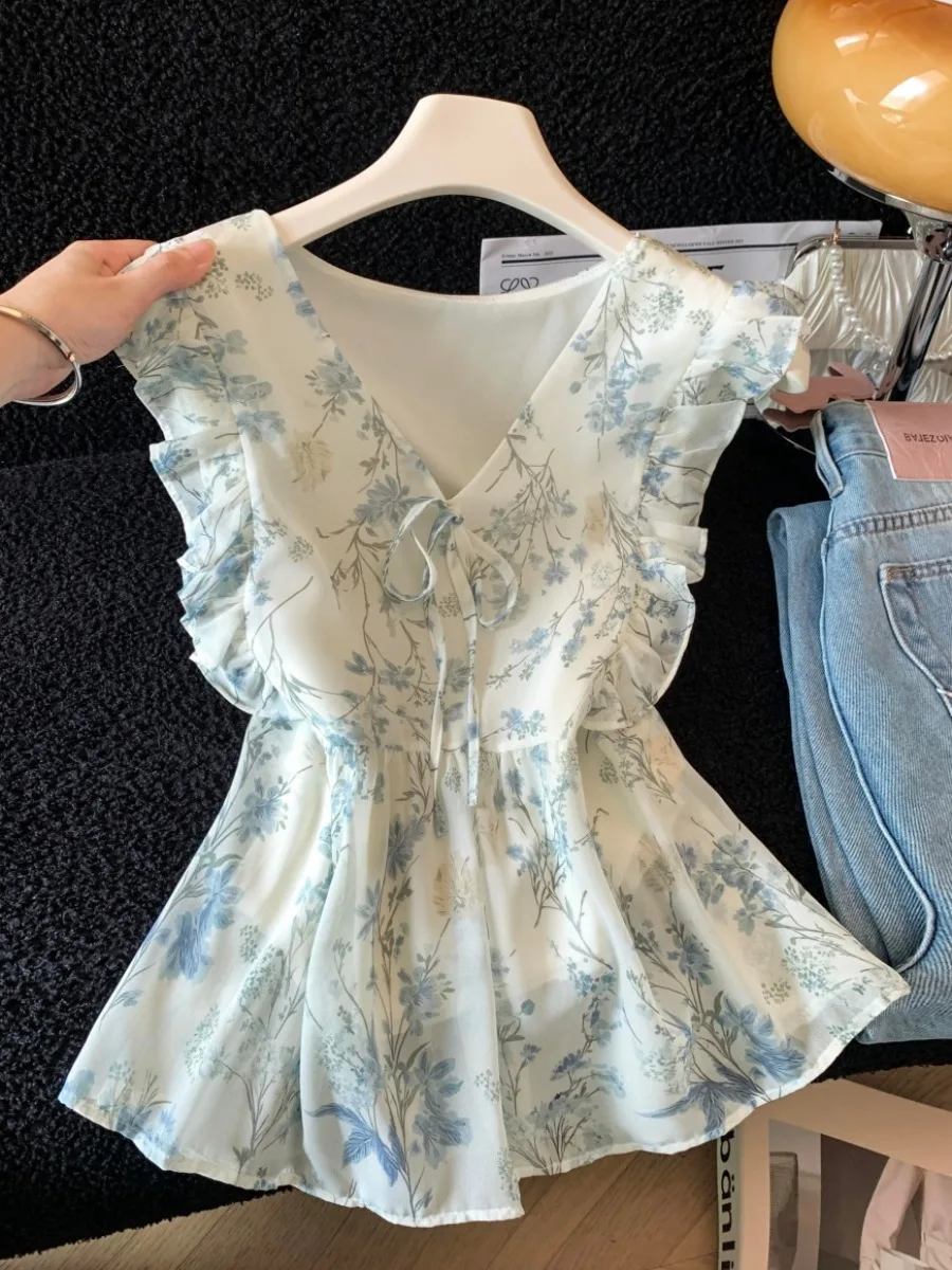

Floral Lace Trim Sleeveless Vest Women Summer Outerwear 2026 New Elegant V-Neck Belted Design Sense Top Loose Fit Style