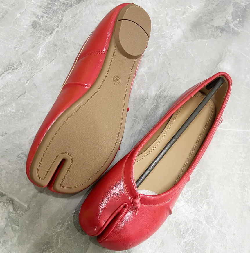 

2026 New Split toe Pleated Soft Leather Women Ballet Flats Spring Summer Casual Walking Lazy Tabi Loafers Girls Dance Shoes