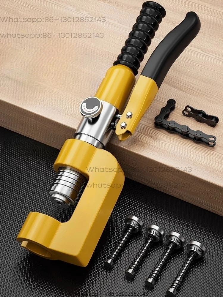 Hydraulic chain remover, special tool for chain removal of harvester
