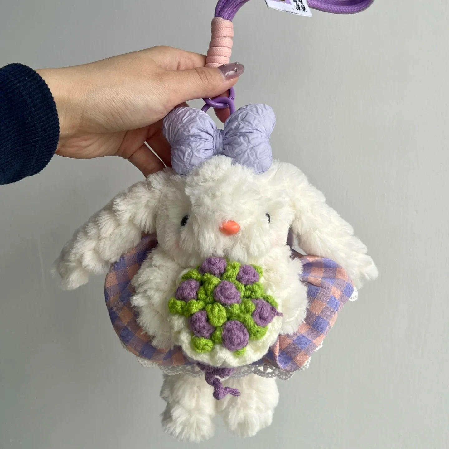 ハンドヘルドフラワーハンギングイヤーラビットバックパックペンダントぬいぐるみおもちゃぬいぐるみ車吊り下げ装飾かわいい女の子の誕生日サプライズDIYギフト