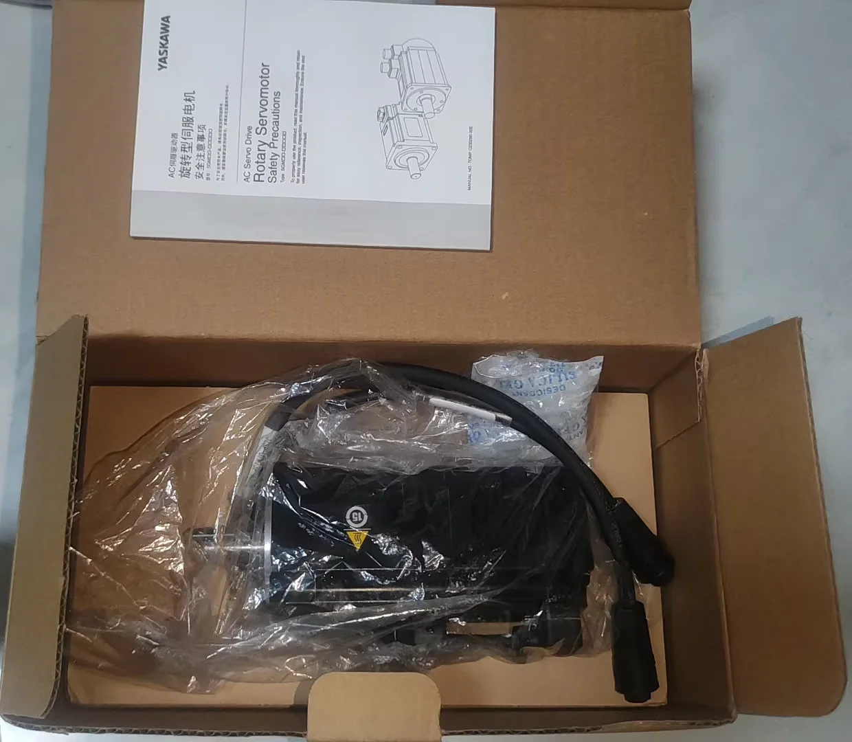 SGM7J-04A7L-CM22 Brand New Servo Motor SGM7J 04A7L CM22，Fast shipping