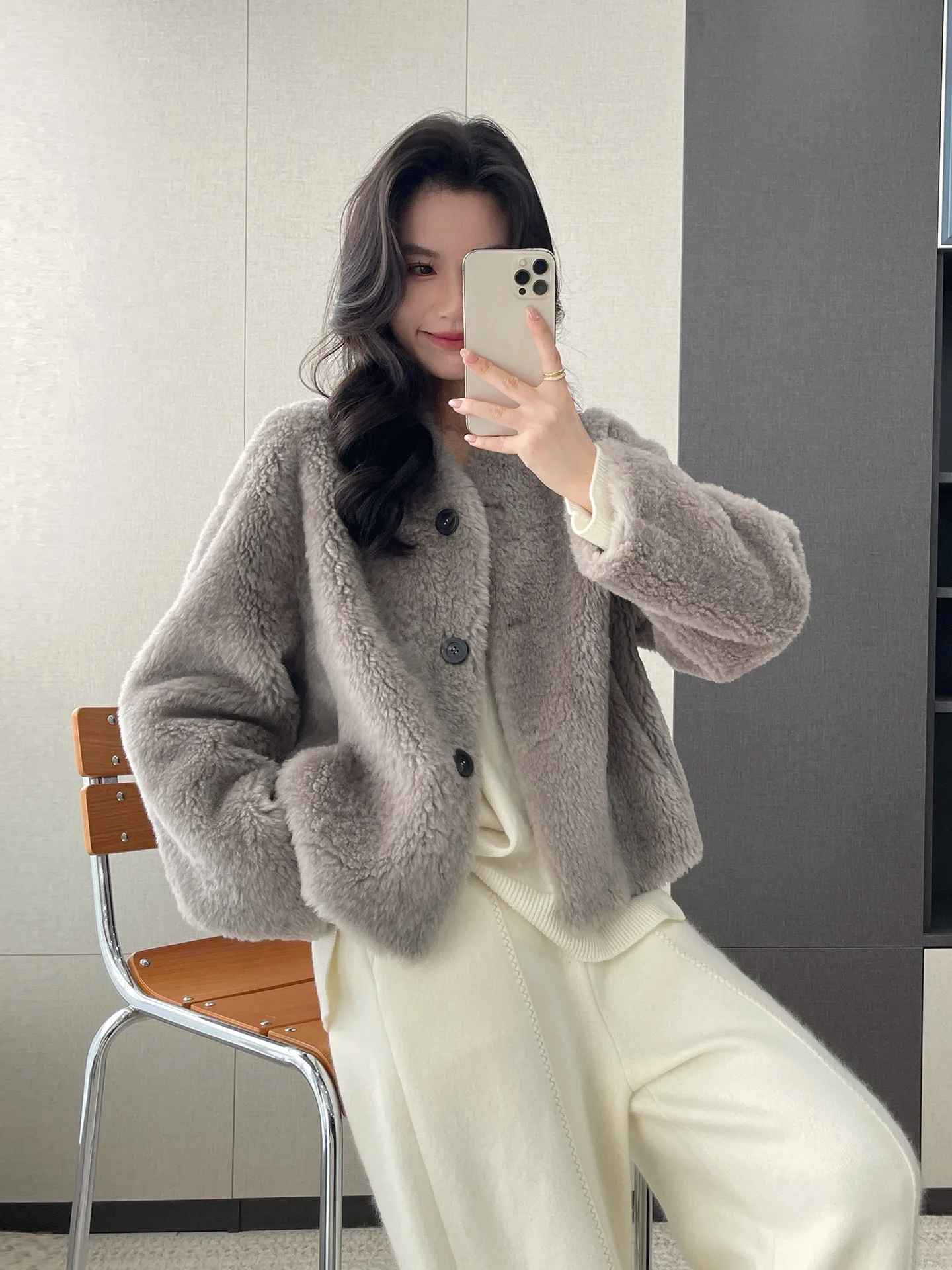 

Премиум-пальто из 100% шерстяного флиса с ворсом, женское, из чистого меха ягненка, короткое, удобное, теплое, в корейском стиле, с V-образным вырезом