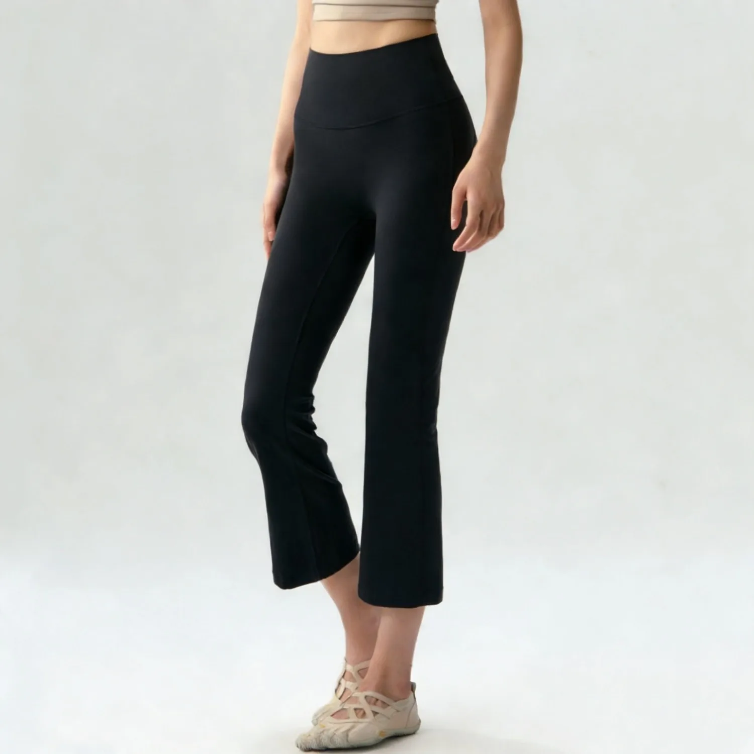 Kurze Yoga-Hose für Damen ohne unangenehme Linien, hoher Bund, hebt den Po, leicht ausgestellt, Sommer-Oberbekleidung, Cropped-Länge