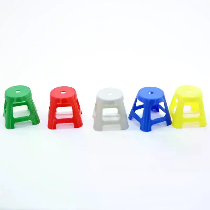 Juego de 5 Mini Taburetes de Plástico de Simulación, Sillas Pequeñas, Modelo 1/12, Muebles para Casa de Muñecas, Decoración para Casa de Muñecas, Juguete de Simulación para Niños
