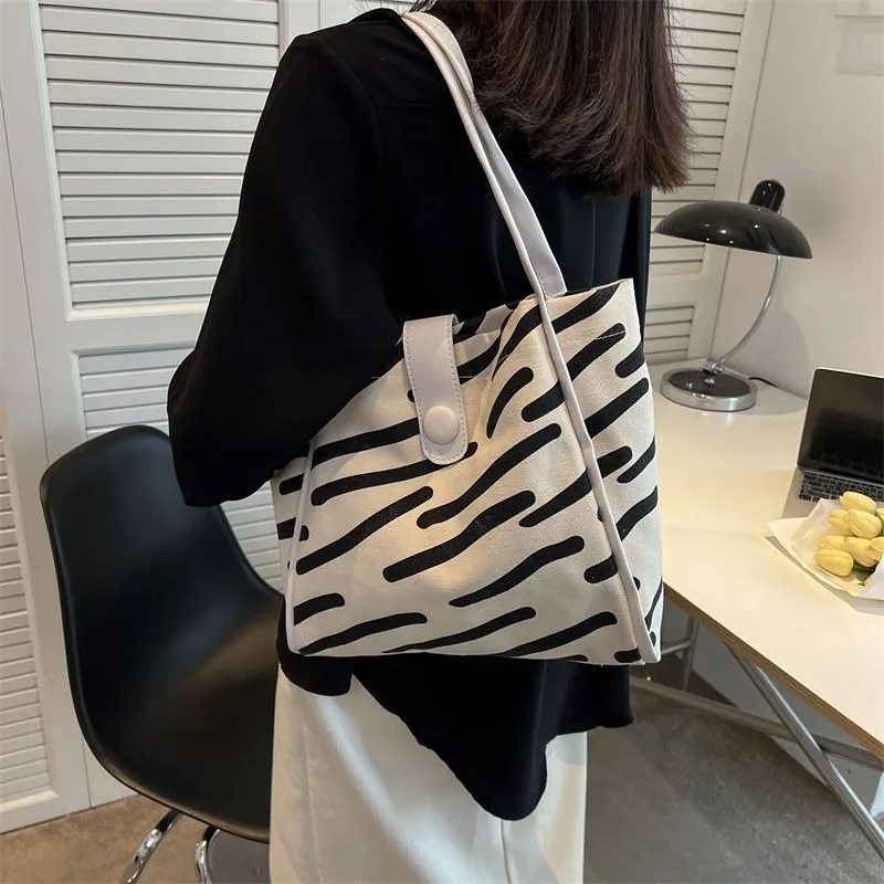 

Large Capacity Zebra Patterned Bag Women's New Popular Shoulder Bags Casual Handbag Ladies Lazy Style Canvas Commuting Tote Bag