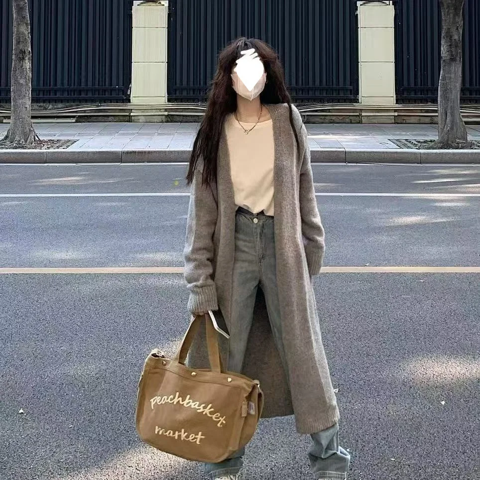 

Женские удлиненные кардиганы с капюшоном и меховой отделкой, зимние, из модала, теплые, с карманами-клапанами, вязаные, высококачественные, с завязками