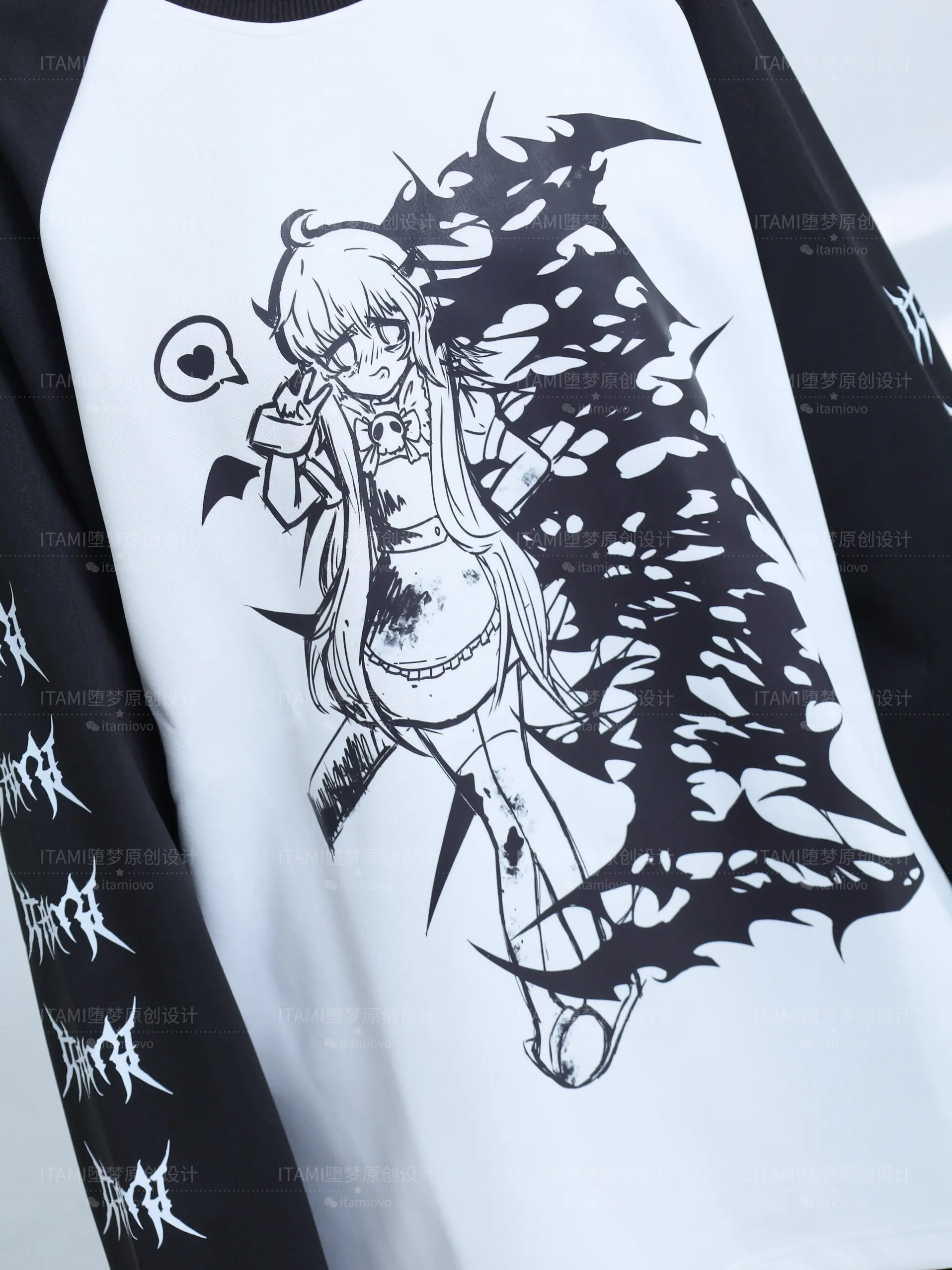 Original Design Niche Subculture Dark Mass Production Daily Commuting Black and White Shoulder Japanese Long Sleeved T-Shirts