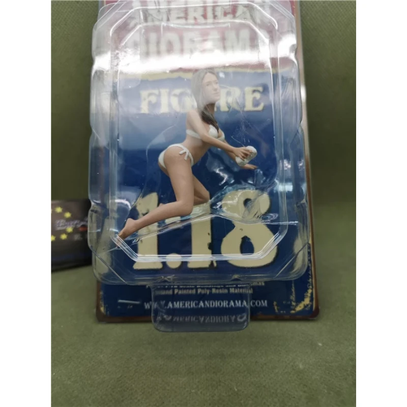 1:18 Scale 1pcs Scene Accessory Doll Car Model Bikini Beautiful Long Hair Car Wash Woman Action Figure Model Display Collection