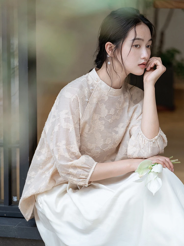 

Новая китайская ретро-блузка в деревенском стиле с вышивкой в виде цветов, гладкая, приятная к телу, стандартного кроя.