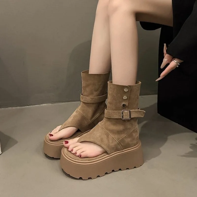 منصة الأحذية العصرية للنساء 2025 الصيف الاتجاه الجديد الارتفاع زيادة الأحذية القصيرة الرومانية الكعب الصنادل بوتاس الفقرة Mujer #2