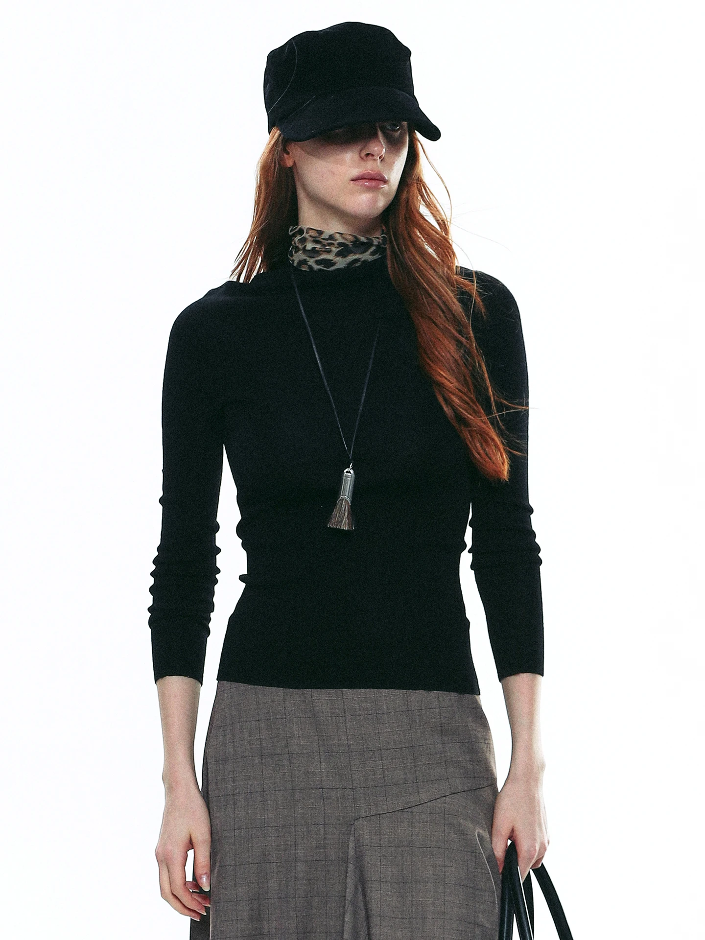 Elegant Black Velvet Riding Hat Women's Bent Brim Fashionable All-Season Casual Style Polyester Fiber round Top Winter Cap