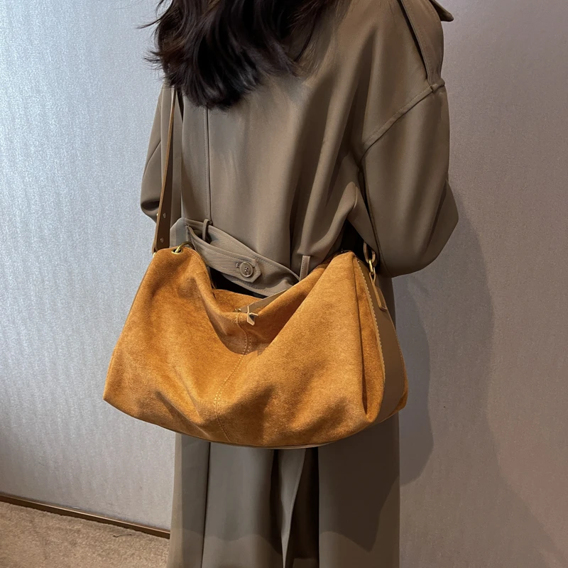 

2024 New Women Bags PU Leather Daily Designer Brands Fashionable Multi-function Leisure Soft Surface Simple Shoulder Top Sales