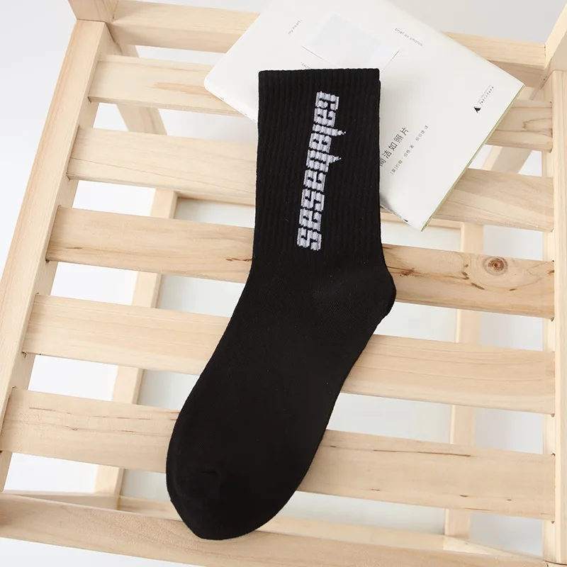 Chaussettes de sport pour hommes et femmes, 4 paires, chaussettes respirantes, longues, Tube en coton, Skateboard, décontractées, couple, mode Hip-hop Tide