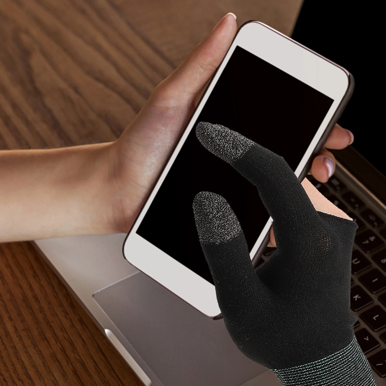 

2 Pairs Of High-performance Game Gloves Carbon Fiber Sweat Absorbing Two-finger Touch Screen Comfortable Accessories