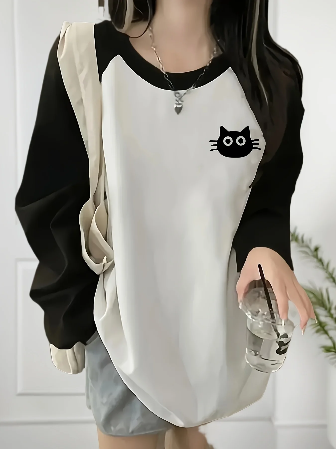 Women's casual black and white long-sleeved T-shirt with cute cat print round animal pattern for spring and autumn female tops