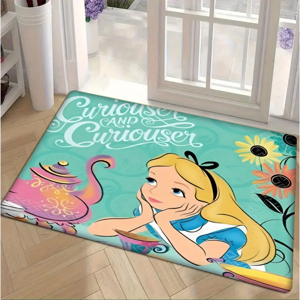 Felpudo de Alicia en el país de las Maravillas de Disney, tetera Curiouser y Curiouser y diseño Floral, cuadrado 100% poliéster lavable a máquina, 1 ud.