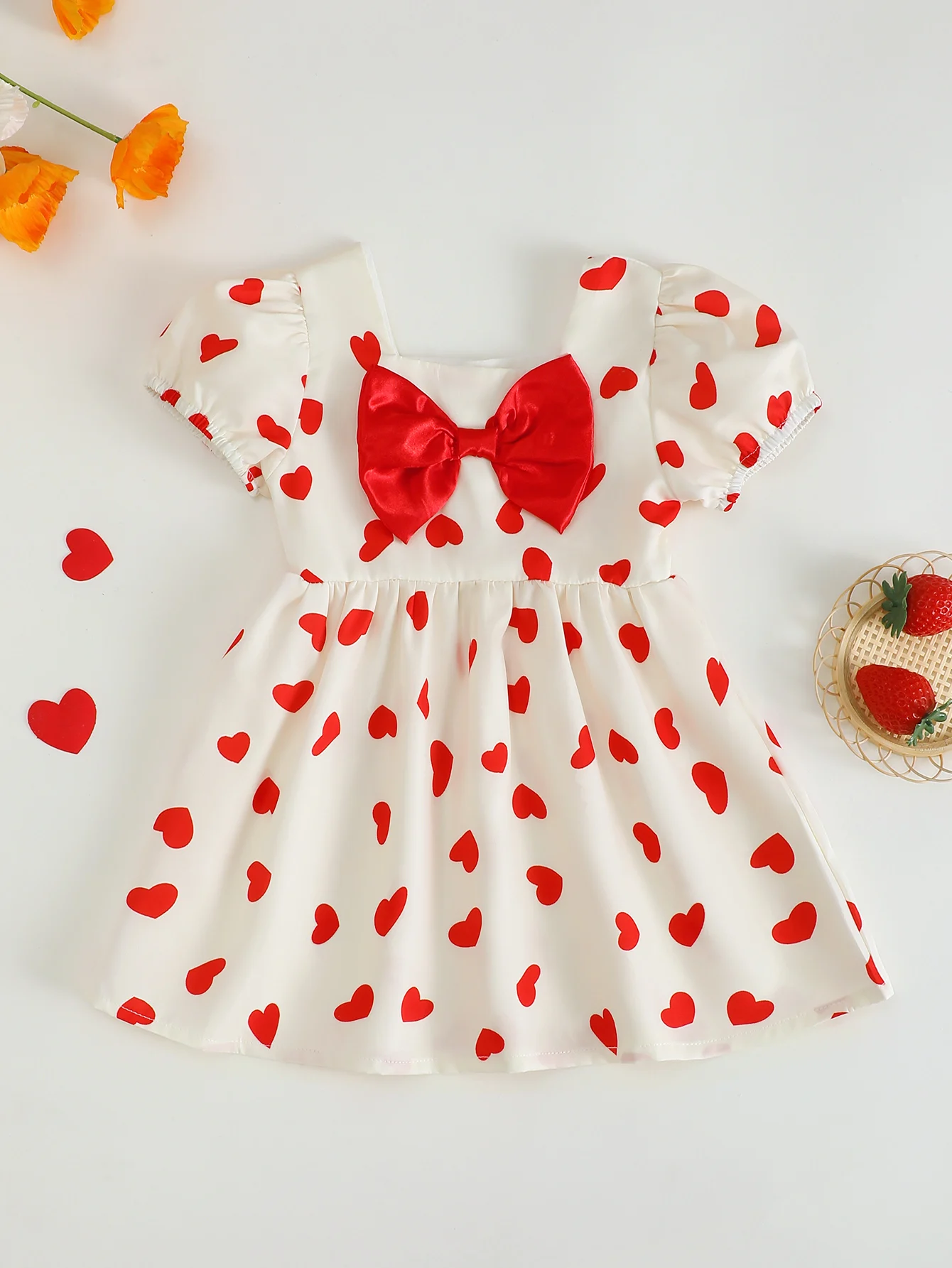 

Платье с короткими рукавами и принтом красного сердца на День святого Валентина для маленьких девочек, милый повседневный комбинезон для детей