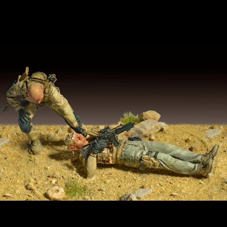 1/35 Resin Model figure GK Soldier The wounded PMC 2 figures Military theme Unassembled and unpainted kit