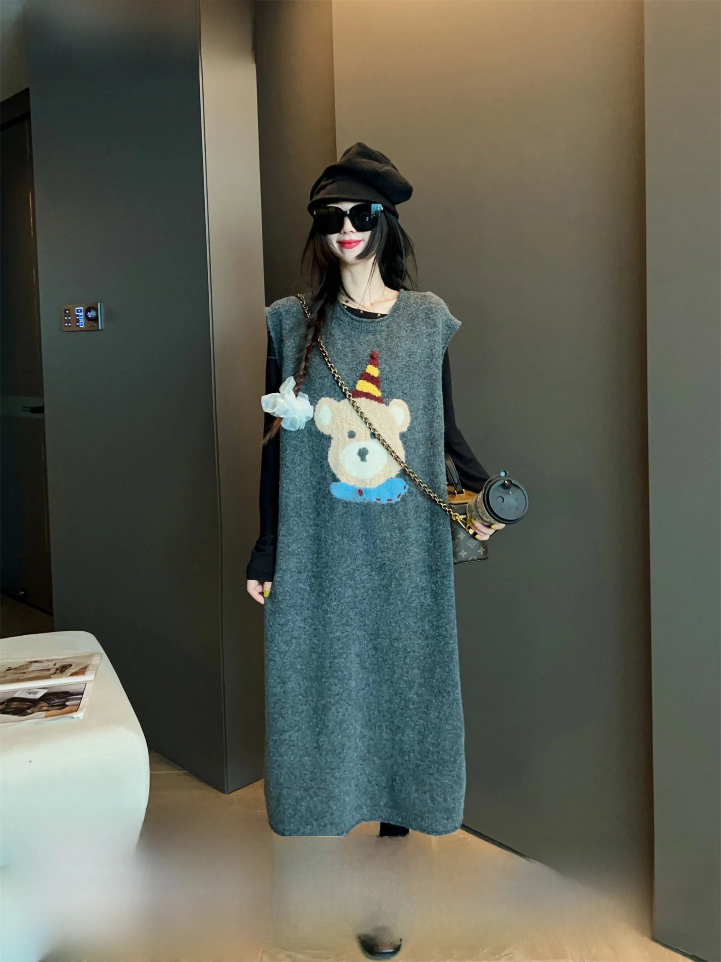 

Ретро удлиненный вязаный жилет для женщин, свободный повседневный топ, осень 2025, новинка, прямая юбка-труба, круглый вырез, повседневная одежда