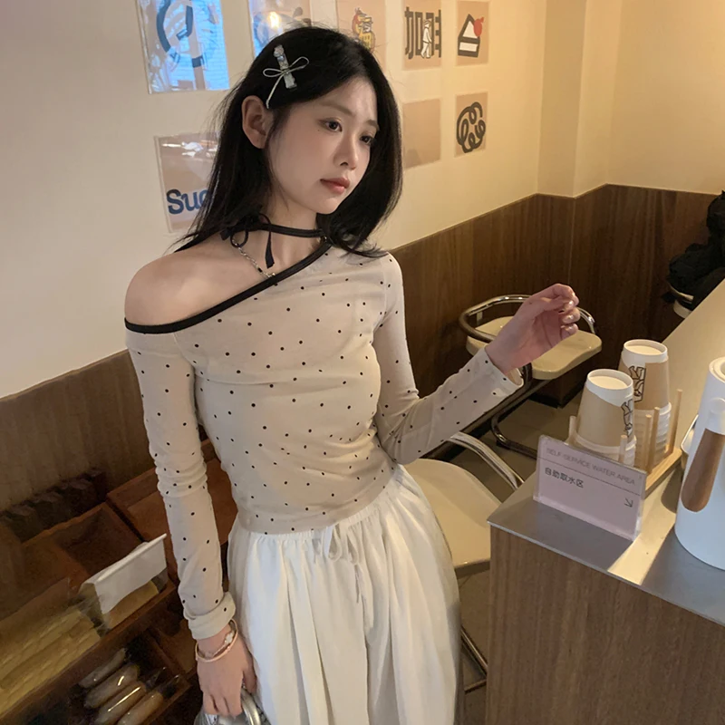 Camiseta de manga larga con lunares y lazo para mujer, top adelgazante y que abraza la figura con hombros descubiertos, Top corto y caliente para chica