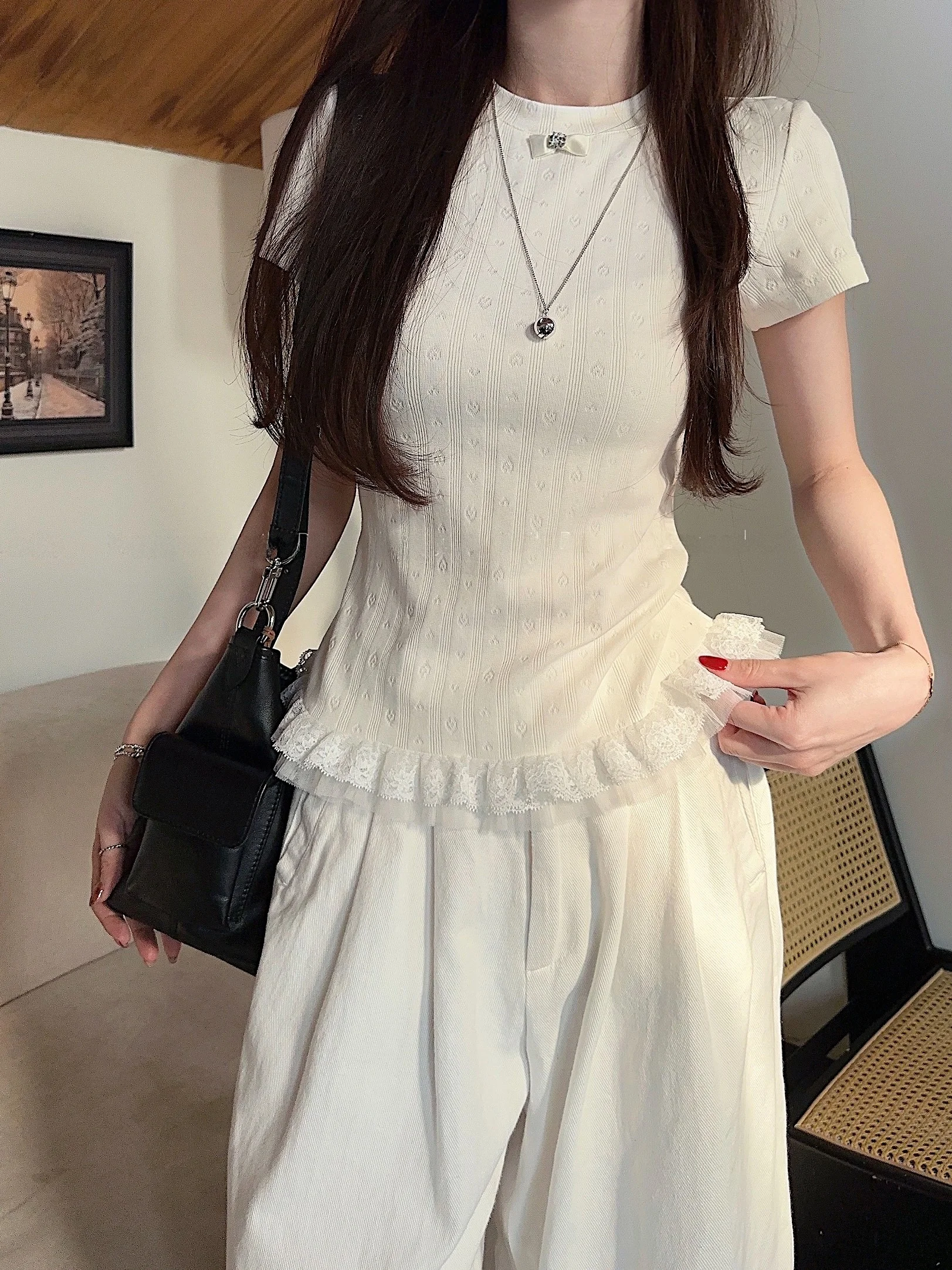 Camiseta de Verão Feminina Slim Fit com Estampa de Coração em Renda Coreana