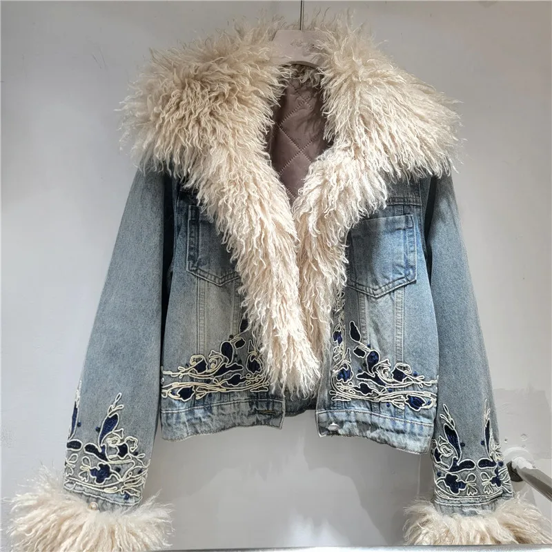 

2025 Winter New Cool Street Style Embroidered Faux Shearling Collar Padded Jacket Denim Short Coat for Women