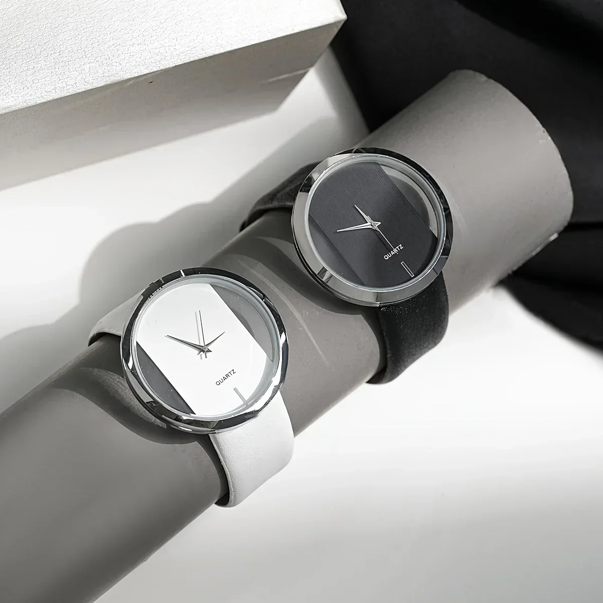 1pc-Couple's Watches Fashion Hollow Out Dial Women’s Watch Leather Band Analog Quartz Wristwatch