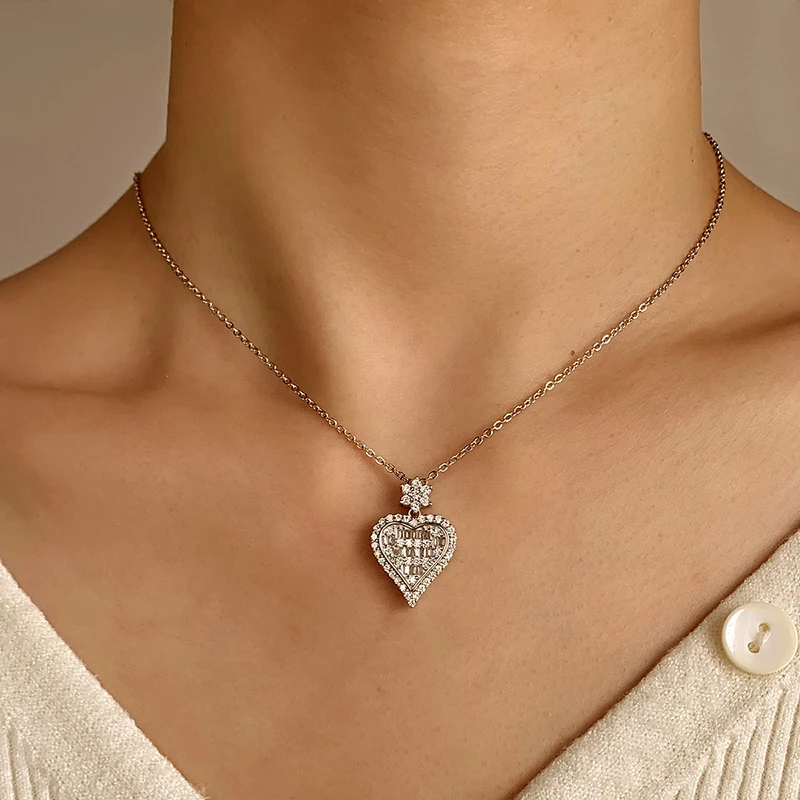 Luxurious and Unique Authentic S925 Silver Heart-shaped Full Diamond Pendant Necklace, Elegant Daily Clavicle Chain