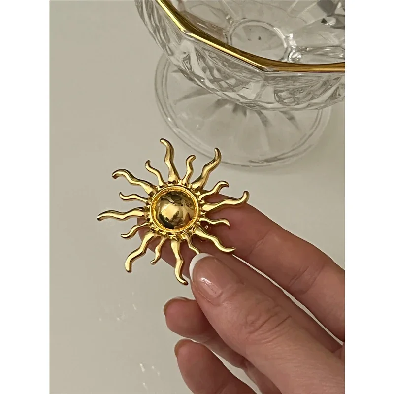 Antique Jewelry Fashion Golden Sun God Brooch for Women Men Coat Accessories Female Vintage Crystal Brooches