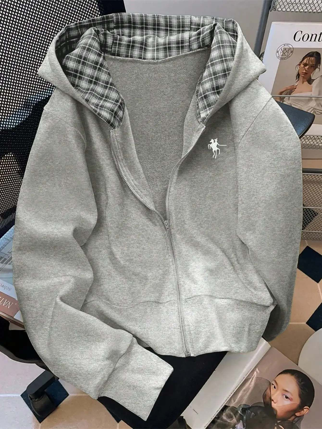 Womens Oversized Zip Up Hoodie Posh Equestrian Country Club Aesthetic Long Sleeve Sweatshirt Jacket Solid Light Heather Grey Tartan Plaid Lining Embroidered Horse Crest Drop Shoulder Ribbed Hem Loose Fit For Fall Winter Daily Outfits Christmas Gift